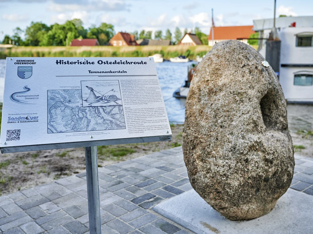 Historische Ostedeichroute - Tonnenankerstein Oberndorf