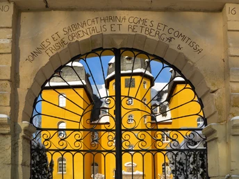 Eingangstor des Jagdschlosses in Schloß Holte-Stukenbrock Eingangstor des Jagdschlosses in Schloß Holte-Stukenbrock