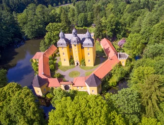 Luftbild vom Jagdschloss Holte in Schloß Holte-Stukenbrock Luftbild vom Jagdschloss Holte in Schloß Holte-Stukenbrock