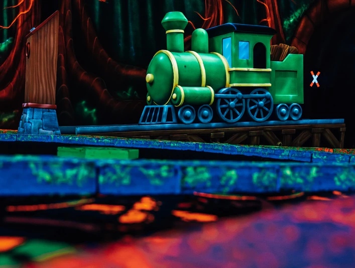 Glowgolfbahn im Innenraum Glowgolf Harz Glowgolfbahn im Innenraum Glowgolf Harz