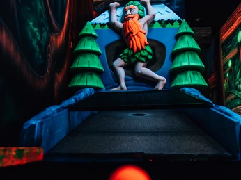 Glowgolfbahn im Innenraum Glowgolf Harz Glowgolfbahn im Innenraum Glowgolf Harz