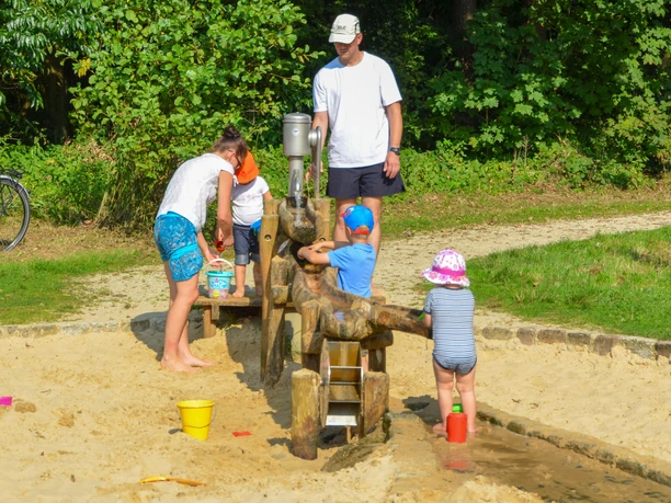 Wasserspielplatz am Erlebnispfad Holter Wald in Schloß Holte-Stukenbrock Wasserspielplatz am Erlebnispfad Holter Wald in Schloß Holte-Stukenbrock