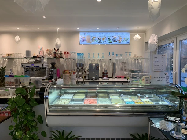 Große Eisauswahl im Eiscafé Da Vito, Albersdorf
