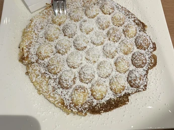 Selbstgemachte Waffel im Eiscafé Da Vito, Albersdorf