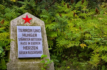 Gedenkstein auf dem Ehrenfriedhof Sowjetischer Kriegstoter in Schloß Holte-Stukenbrock