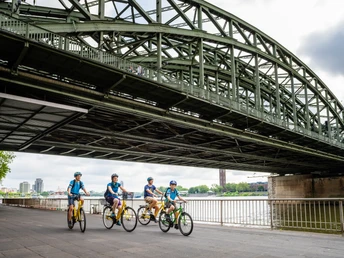 Radfahren am Rhein