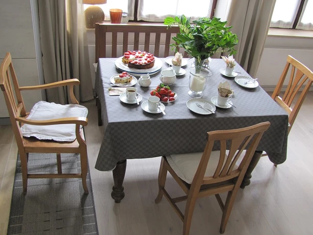 Fuldablick, gedeckter Tisch