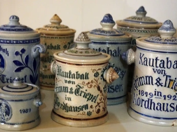 Tabakspeicher Kautabaktöpfe