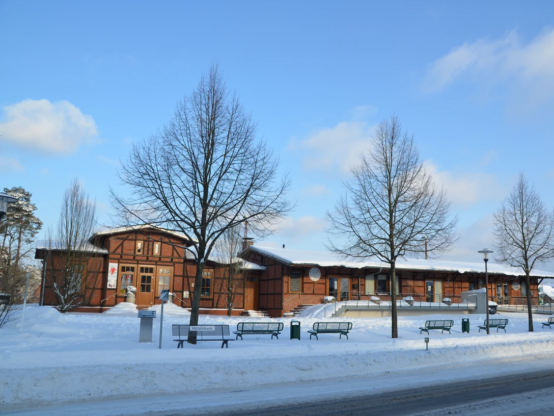 Winterlicher Bahnhof von Schloß Holte-Stukenbrock Winterlicher Bahnhof von Schloß Holte-Stukenbrock