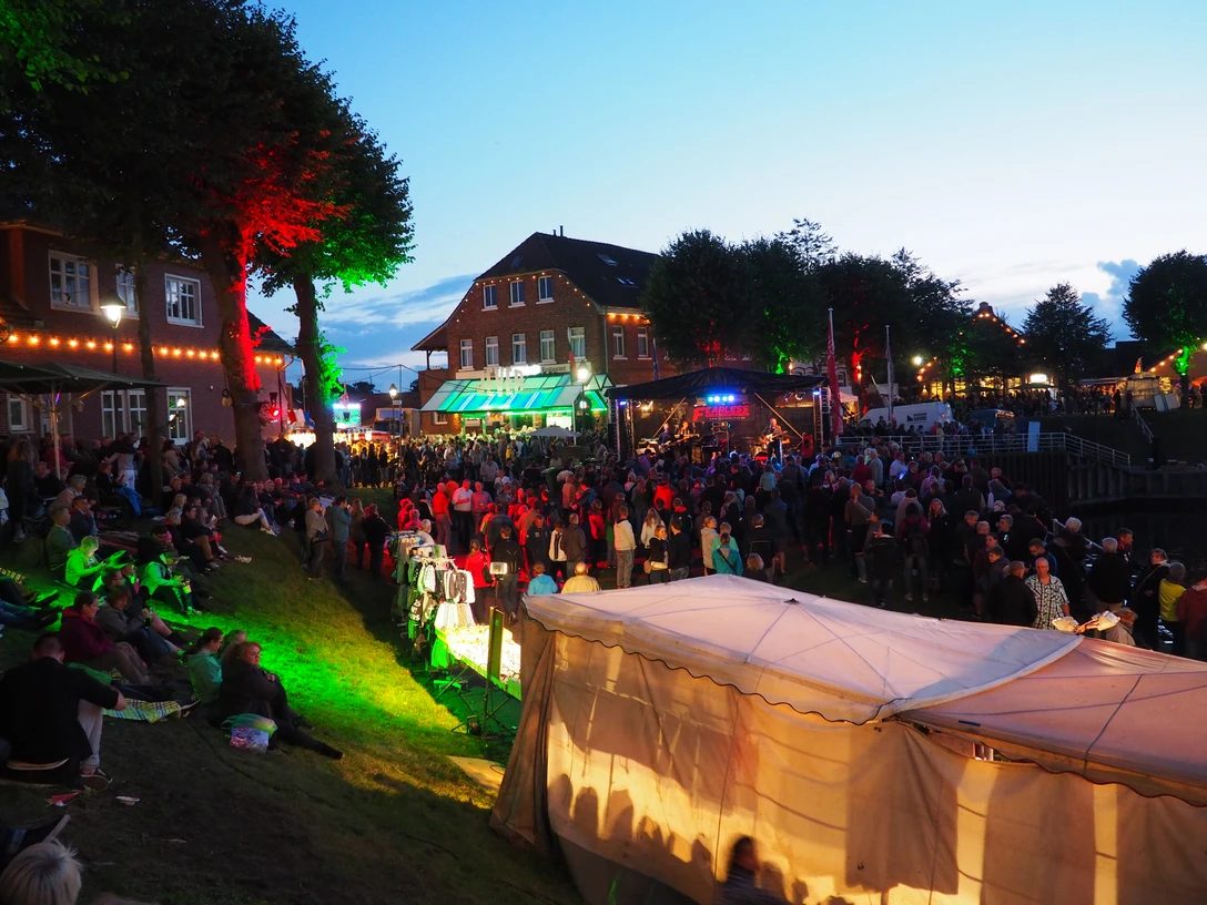 Straßenfest OLYMPUS DIGITAL CAMERA OLYMPUS DIGITAL CAMERAOLYMPUS DIGITALKAMERAOLYMPUS DIGITALE CAMERA