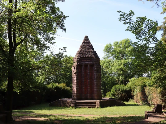 Kriegerdenkmal im Gehege