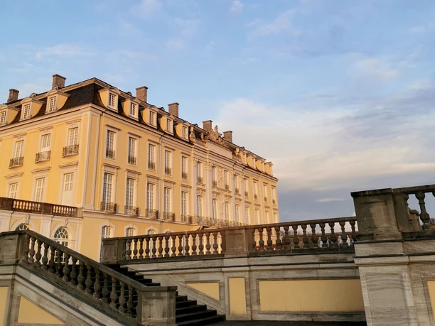 Schloss Augustusburg im Abendlicht