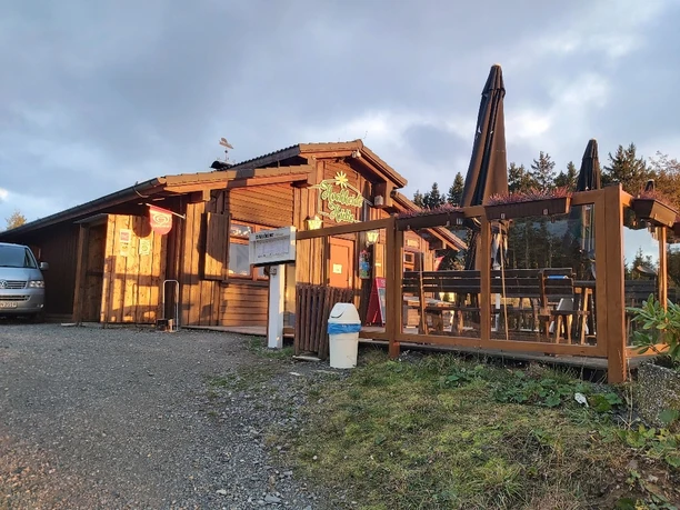 hochheidehuette-seitlich-terrasse.jpg