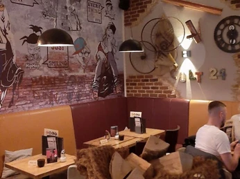 Cult2.jpg Auf dem Bild sieht man eine gemütliche Sitzecke im Cult.