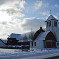 Verschneite St-Achatius-Kirche im Ortsteil Stukenbrock-Senne in Schloß Holte-Stukenbrock