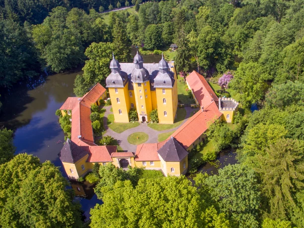 Luftbild vom Jagdschloss Holte in Schloß Holte-Stukenbrock, Foto: Fortkord und Dressler Luftbild vom Jagdschloss Holte in Schloß Holte-Stukenbrock, Foto: Fortkord und Dressler