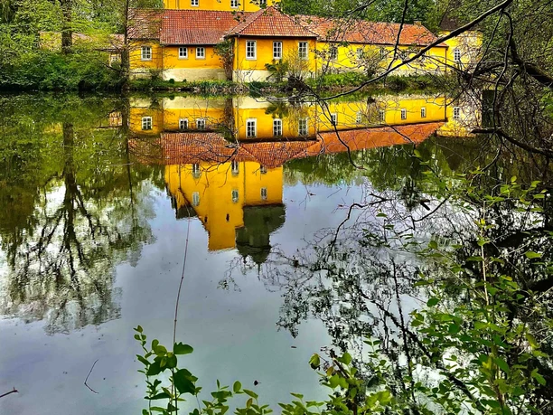Schlossteich mit dem Jagdschloss in Schloß Holte-Stukenbrock, Foto Pascal Lideck Schlossteich mit dem Jagdschloss in Schloß Holte-Stukenbrock, Foto Pascal Lideck