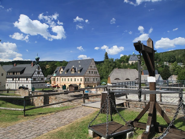 Saigerhütte Olbernhau Historische Saigerhütte Olbernhau mit traditioneller Fachwerkarchitektur und Holzstrukturen.