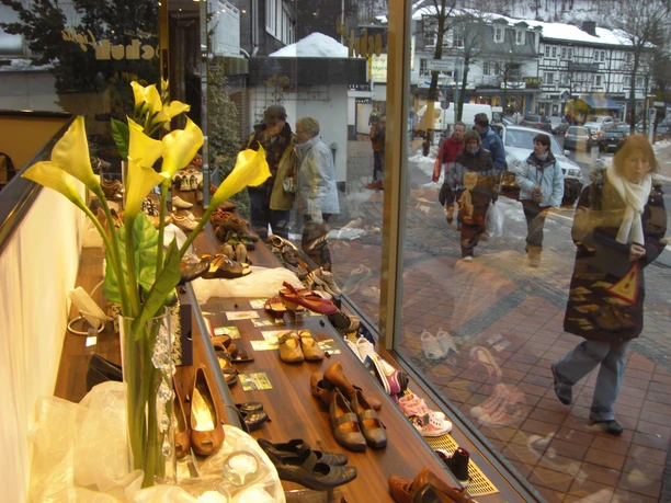 schuh-lights-willingen-schaufenster.JPG