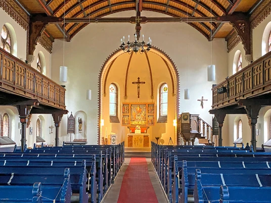 Kirchenschiff der St.-Antonius-Kirche in Fintel