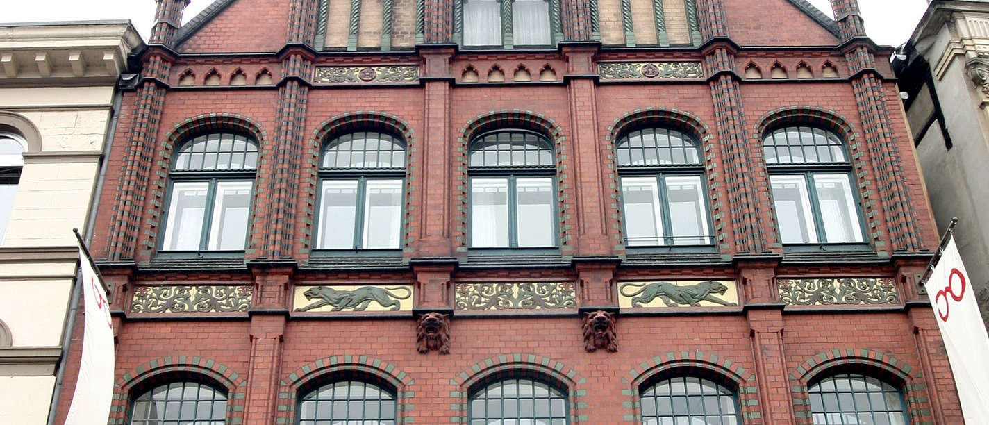 Das Bild zeigt die Löwenapotheke