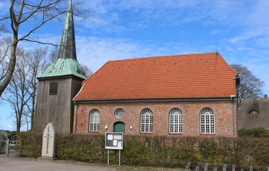 St. Nicolai Oppeln Historische Backsteinkirche St. Nicolai in Oppeln mit einem markanten, grünen Kupferdach-Holzturm.