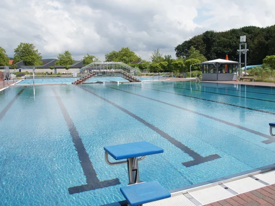 PORTA BAD Schwimmbecken außen PORTA BAD Schwimmbecken außen