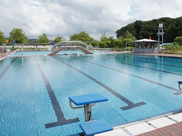 PORTA BAD Schwimmbecken außen PORTA BAD Schwimmbecken außen
