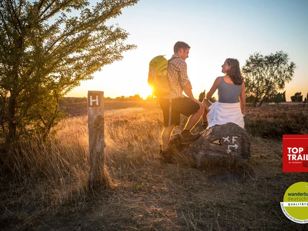 Der Heidschnuckenweg - 223 km wandern durch die Lüneburger Heide The Heidschnuckenweg trail takes you from Hamburg to Celle
