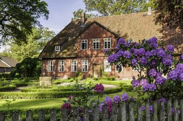 Müden (Örtze) Bauernhaus auf der Heideschleife Wanderung auf der Heideschleife Müden