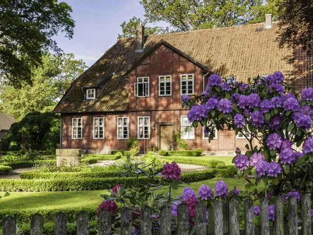 Müden (Örtze) Bauernhaus auf der Heideschleife Wanderung auf der Heideschleife Müden
