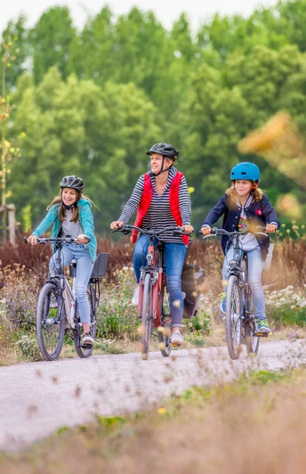 Radfahrer an der Dalke in Gütersloh