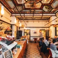 Dankbar Innenraum - Gastronomie in Leipzig Das Dankbar Café liegt in den Räumlichkeiten einer ehemaligen Fleischerei und besticht mit aufwändig schönem Jugenstil Interior, Gastronomie, Café