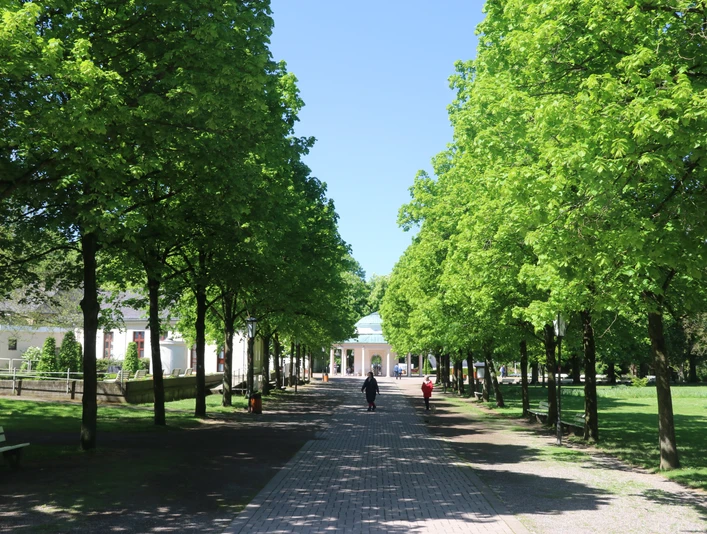 Historischer Kurpark mit Brunnentempel Historischer Kurpark mit Brunnentempel