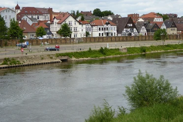 cityportal_quartier_schlagde_fischerstadt_06.jpg Das Bild zeigt die Weser und im hinteren Teil die Fischerstadt