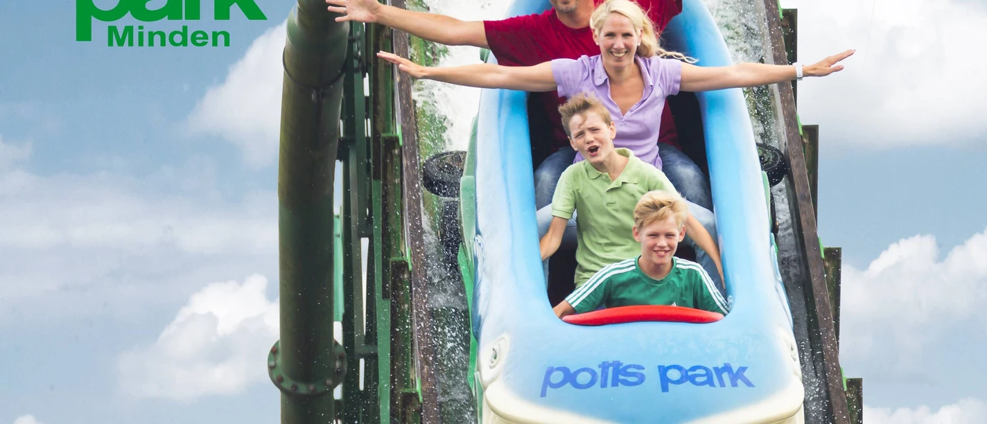 pottspark.jpg Das Bild zeigt eine Familie in der Wildwasserbahn