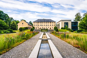 Schlosspalais Lichtenstein mit Französischen Garten