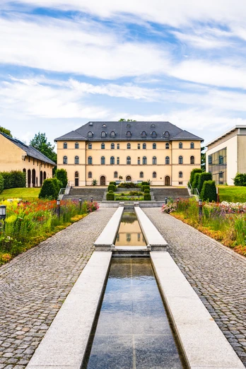 Schlosspalais Lichtenstein mit Französischen Garten