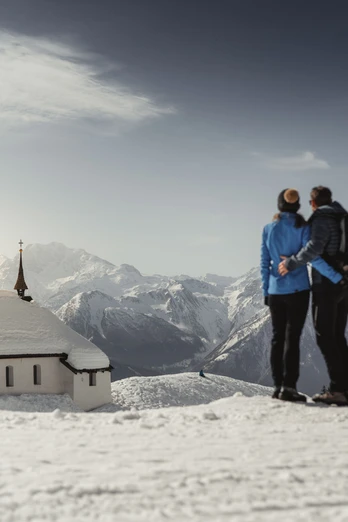 Winterwandern Herrenweg in der Aletsch Arena Winterwandern Herrenweg in der Aletsch Arena