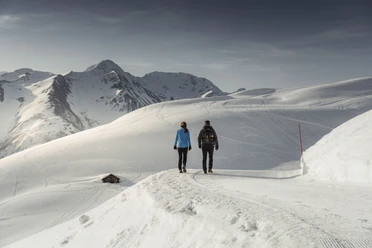 Winterwandern Herrenweg in der Aletsch Arena Winterwandern Herrenweg in der Aletsch Arena