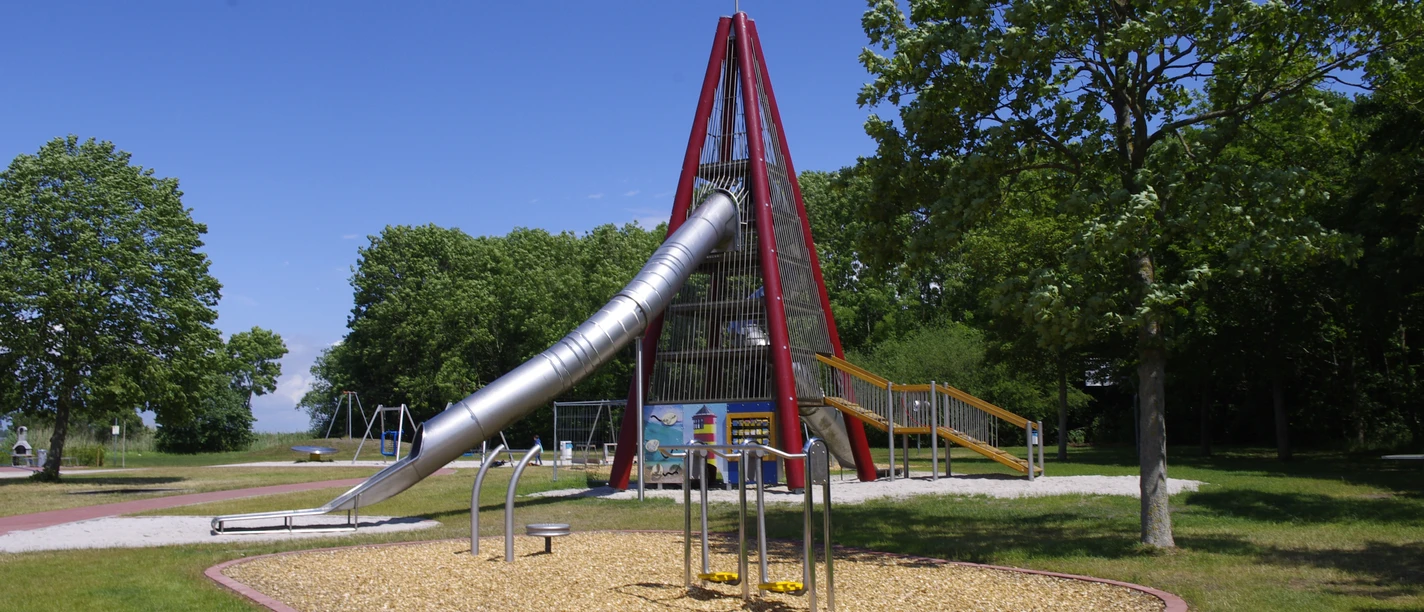 Mehrgenerationenspielplatz Westoverledingen.JPG