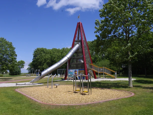 Mehrgenerationenspielplatz Westoverledingen.JPG Mehrgenerationenspielplatz Westoverledingen.JPG