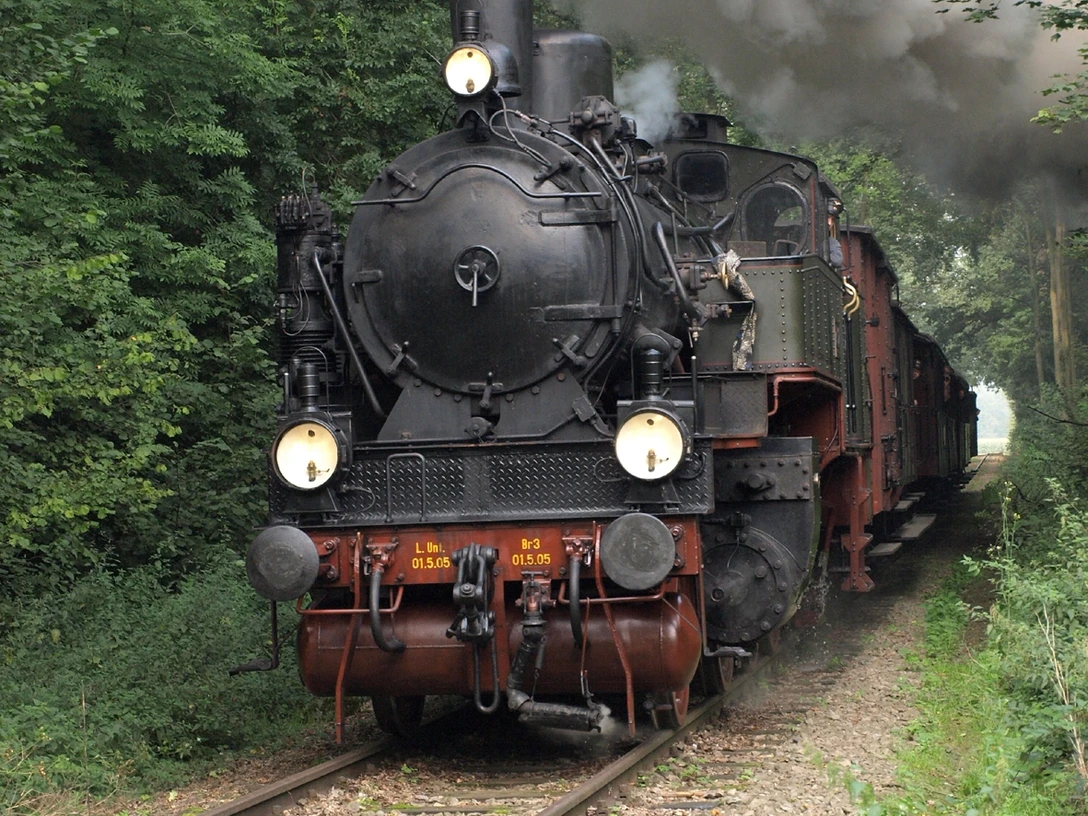 Das Bild zeigt die Museumseisenbahn
