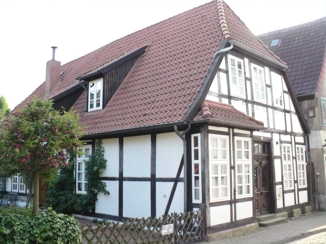 Das Bild zeigt das Haus der ehemaligen Synagoge in der Videbullenstraße