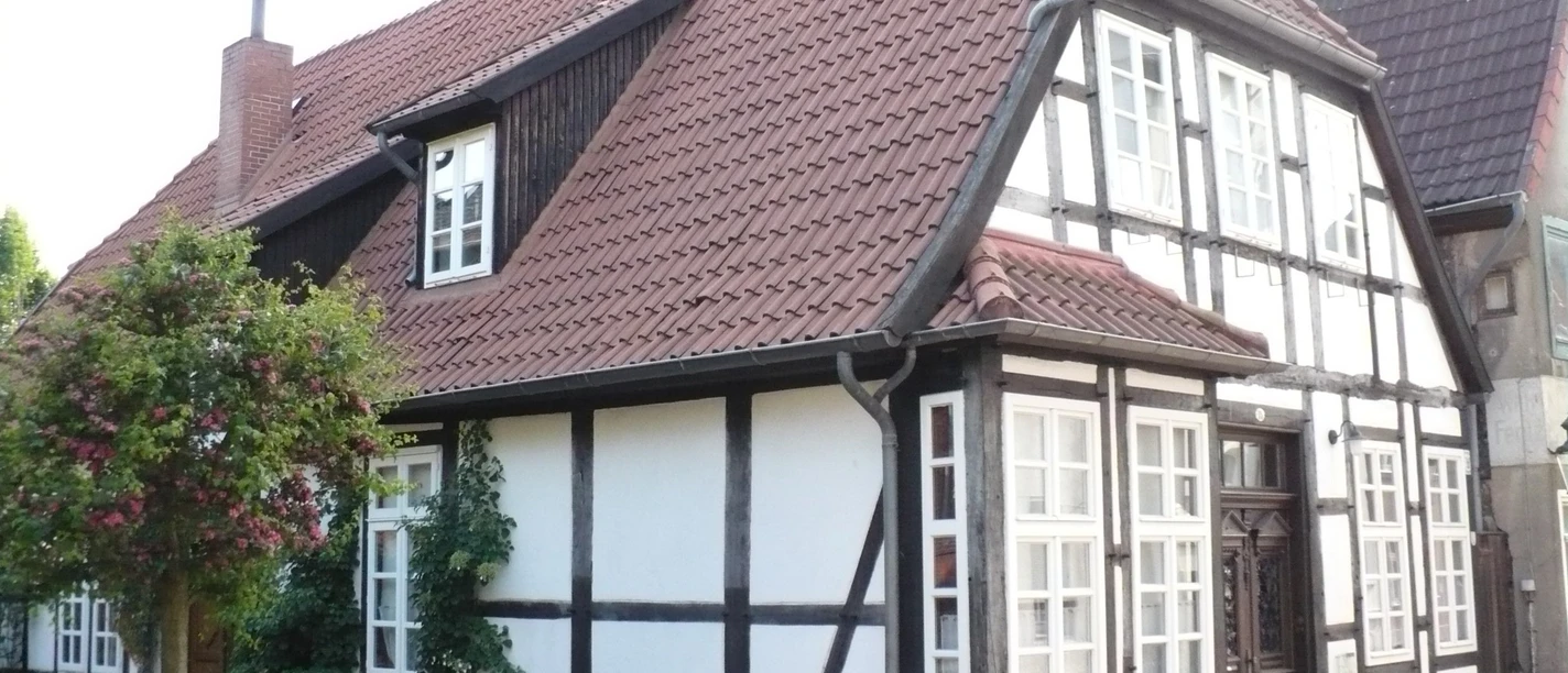 Das Bild zeigt das Haus der ehemaligen Synagoge in der Videbullenstraße