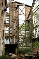 Das Bild zeigt das sogenannte Hofviertel, ein "Hinterhof" am Marktplatz.