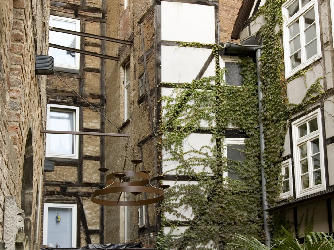 Minden - Hofviertel.jpg Das Bild zeigt das sogenannte Hofviertel, ein "Hinterhof" am Marktplatz.