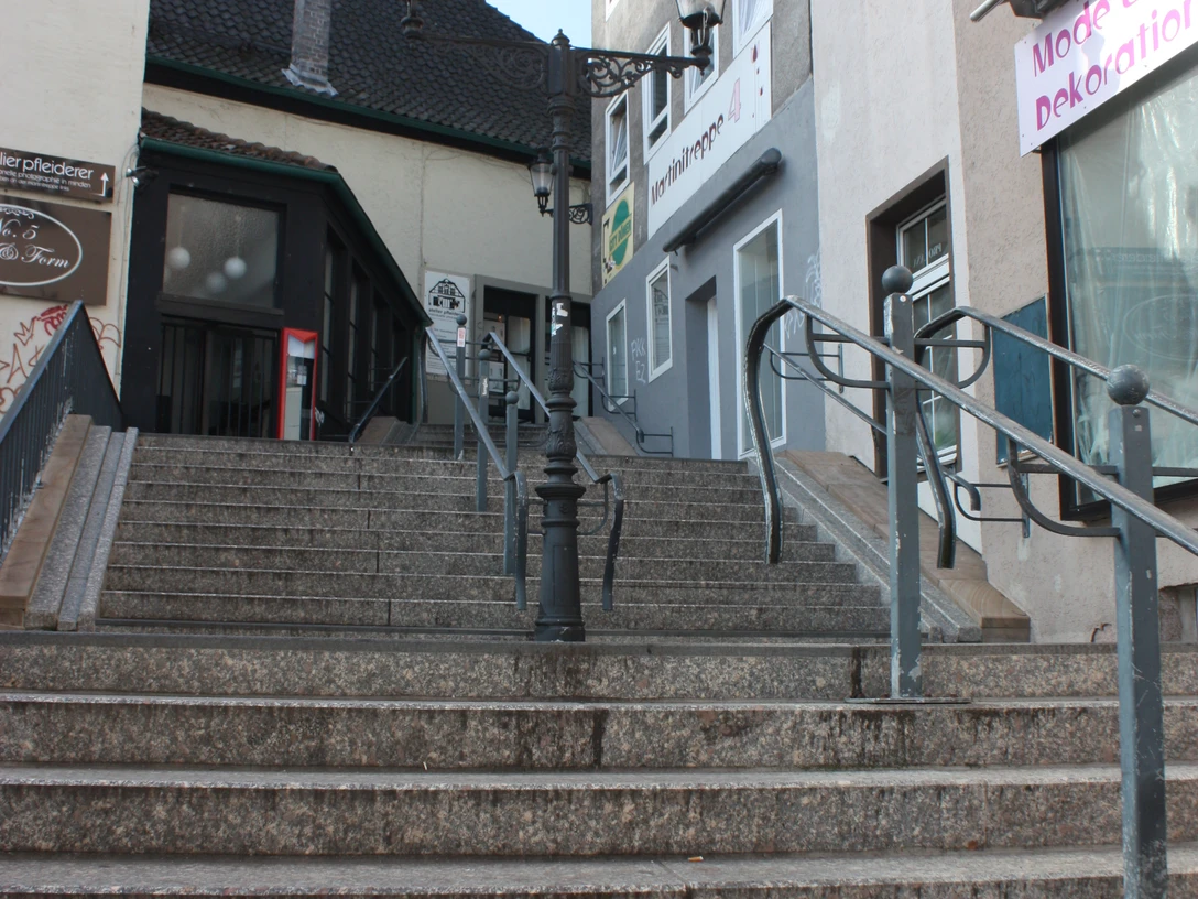 Martinitreppe in die o. A.1.JPG Das Bild zeigt die Martinitreppe