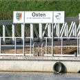 Anleger_Osten_Schild_Osten_an_der_deutschen_Fährstraße_BR_SG_Hemmoor.jpg