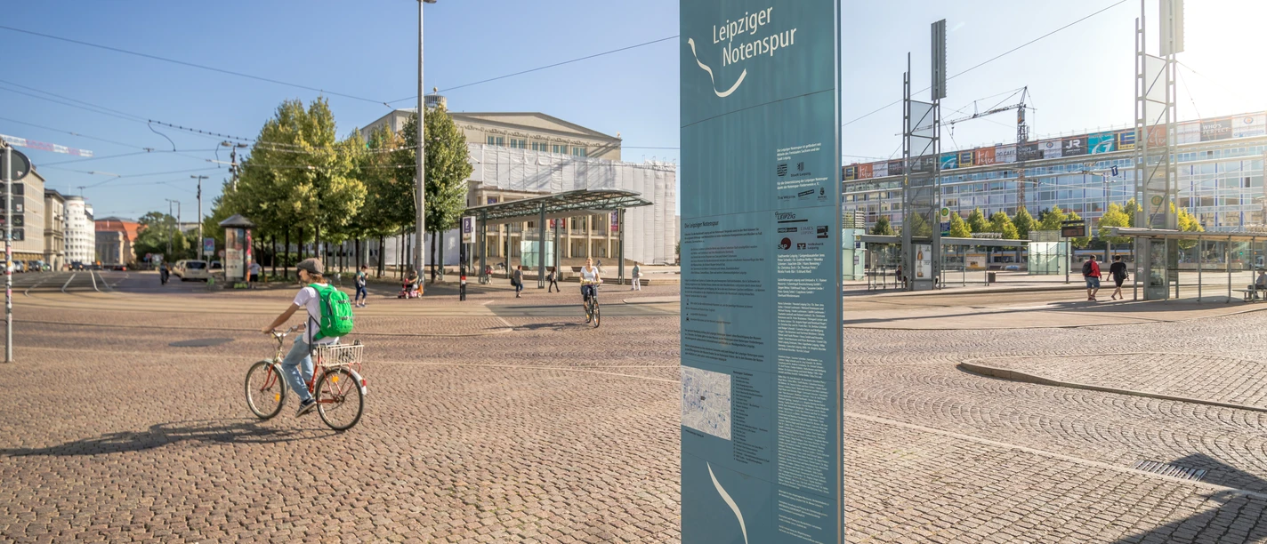 Stele der Leipziger Notenspur am Augustusplatz - Musikstadt Leipzig Sonniger Tag auf dem Augustusplatz mit Blick auf die Oper, im Vordergrund ist eine Stele der Notenspur zu erkennen, Musikstadt, Kultur